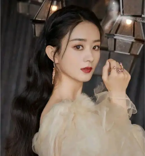 明星赵丽颖如何蜕变氛围感高级女神的