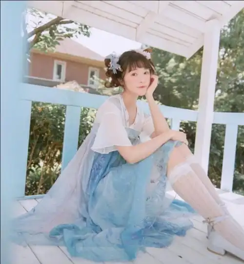 经典反串成为艺术绊脚石徐娇汉服美照,评论区却被三个字刷屏