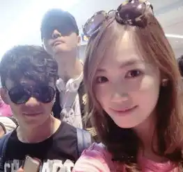 财产分割后马蓉现身机场高清照少女感十足,钱到手后又想出道