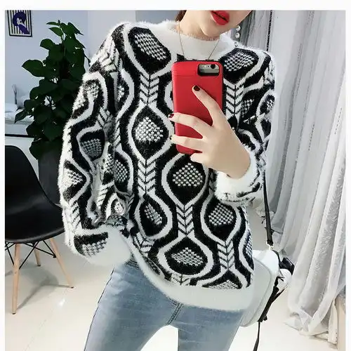 老婆衣服精而不多,衣柜里的每一件都精致高档,经典百搭不过时,特美