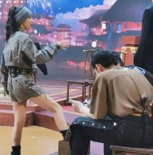 你我皆王者新路透杨幂小贾祖儿打游戏,幂姐电竞少女装好绝