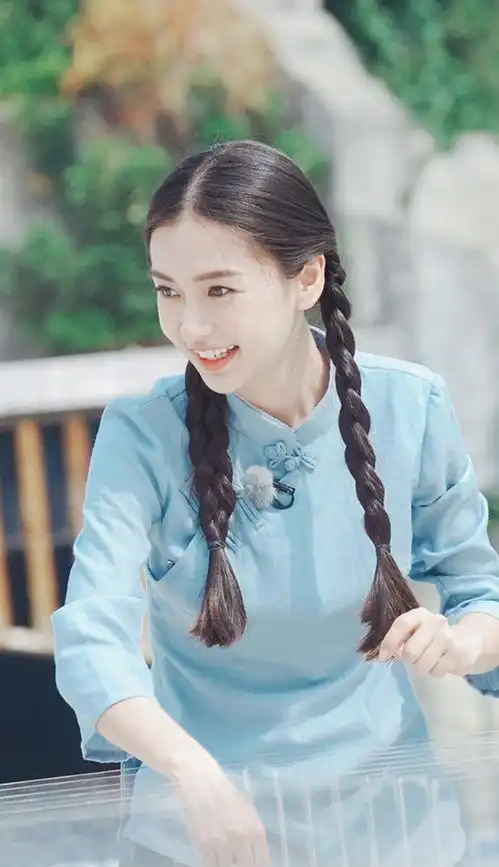 9位女星民国风麻花辫造型杨紫甜美上热搜,周也赵露思都仙气爆棚