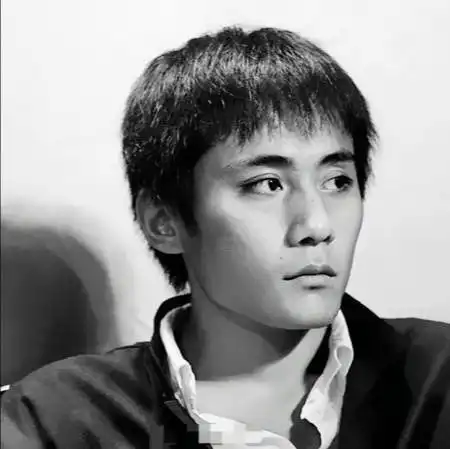 组图刘烨11岁儿子逛商场被偶遇诺一身高猛窜长成爸爸翻版