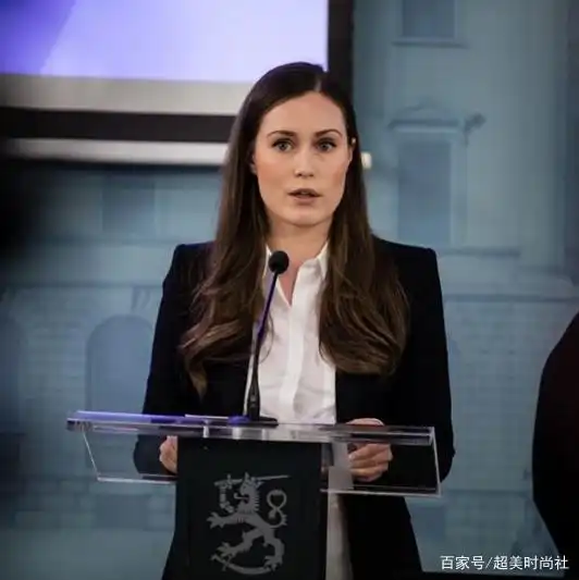 芬兰美女总理终结婚,穿紧身婚礼暴露胳膊粗,身材壮却有水蛇腰