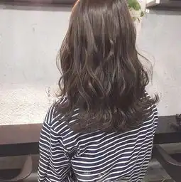 百搭不挑人,拿铁棕才是秋冬最显白发色