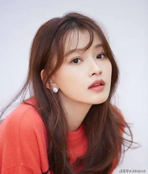 网红出身的四位女演员,前三位都是资源不断,唯独她戏红人不红