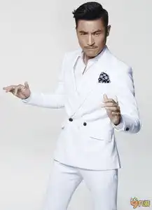 耿乐个性时尚大片出炉偶像型男变身浪漫大叔