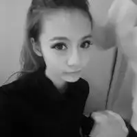 忧郁气质型黑白美眉qq头像