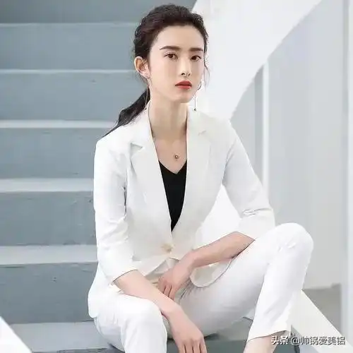 职业女装气质出众女神范