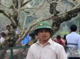 地位的象征争着戴绿帽子的越南男人