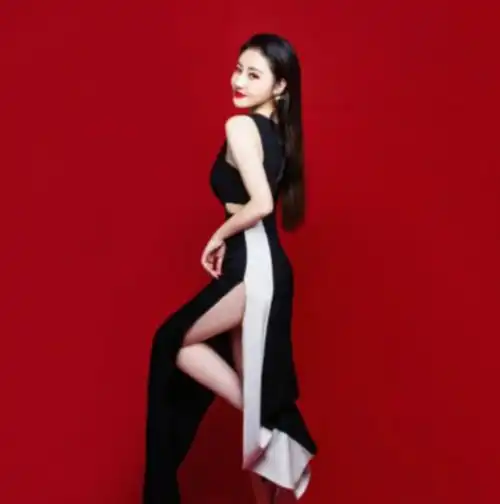 少女感爆棚陌陌人气主播丽哥完美演绎草原小清新