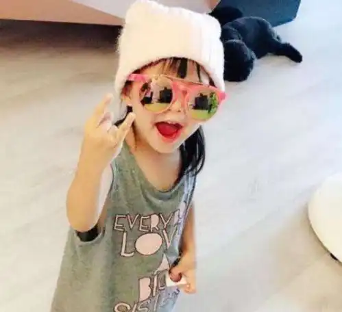 周杰伦的混血女儿,刘烨的混血女儿,吴彦祖的混血女儿,看到他的岳父好何鸿燊