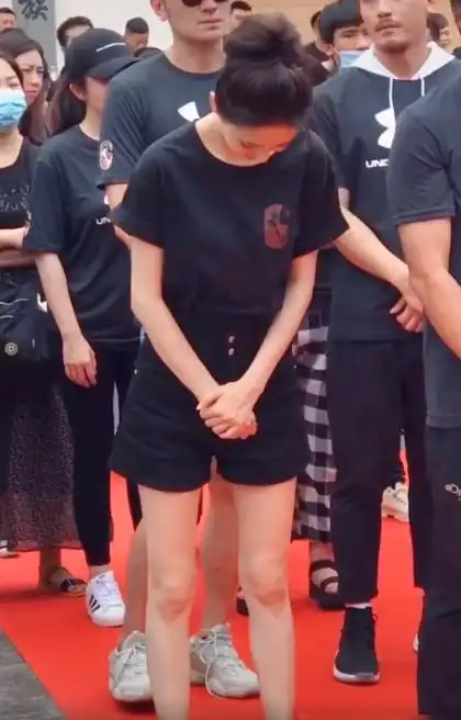 女星真人长啥样佟丽娅无滤镜下,真实身材一目了然