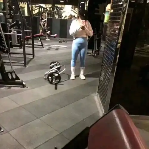 笑死了,老妈介绍的女朋友,光是微信头像就把我震撼到了