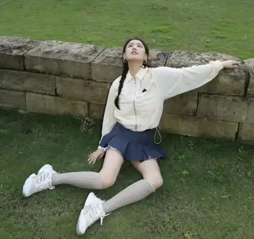 36岁马思纯近照曝光,双麻花辫搭超短裙,瘦身后越发少女