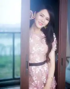 伊能静真有50岁穿休闲装活力,换上粉色薄纱裙更少女