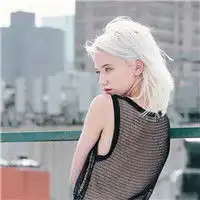 简洁风欧美女生头像极具魅力的女生