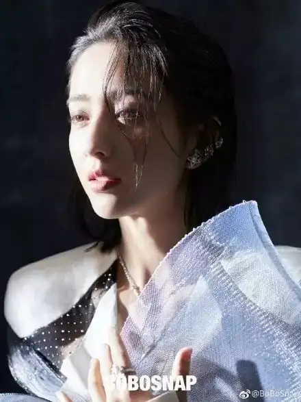 纠结长发or短发佟丽娅的短发写真好撩人