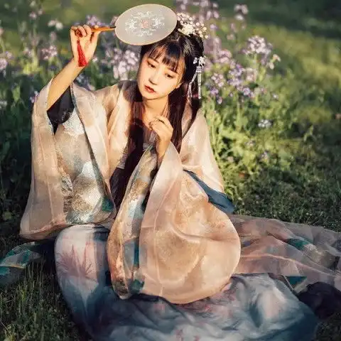 买不起的龙母终于过时了,新出的超美仙女汉服,价格美丽到哭泣