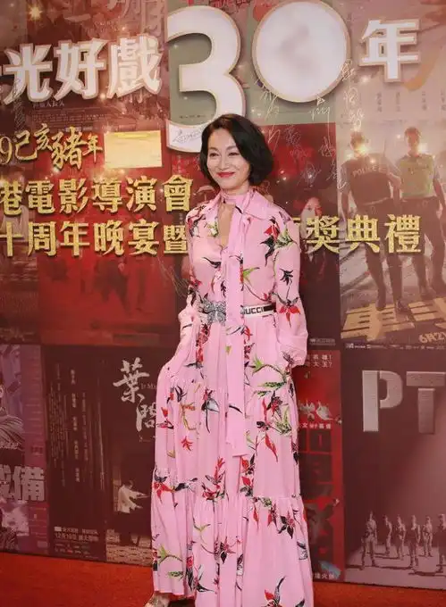 蔡卓妍薛凯琪吴千语这都穿的是什么,老港风土掉渣
