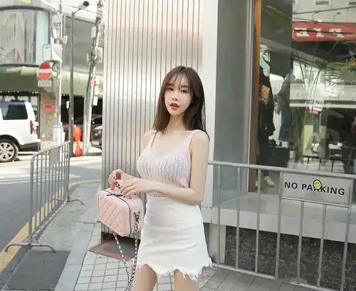 时尚美女,优雅迷人的穿搭风,彰显高雅气质,散发迷人的女人味