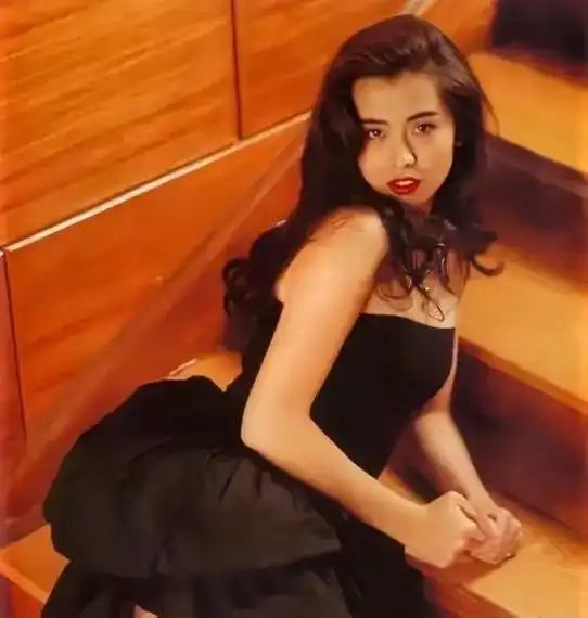 现在嫌她们丑,当年疯狂追这些发福的女明星,当年都是顶级美女