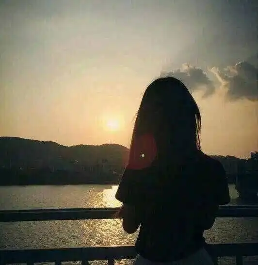 67岁老人过年去旅游,3天43个未接电话,女儿断绝关系,太自私