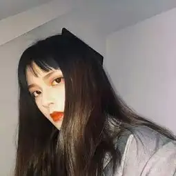 求图片上女生的名字或者有没有这个人的图片了,都发给我谢谢