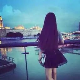 qq头像,背影的女生,在城堡的类似与下面的图片的头像
