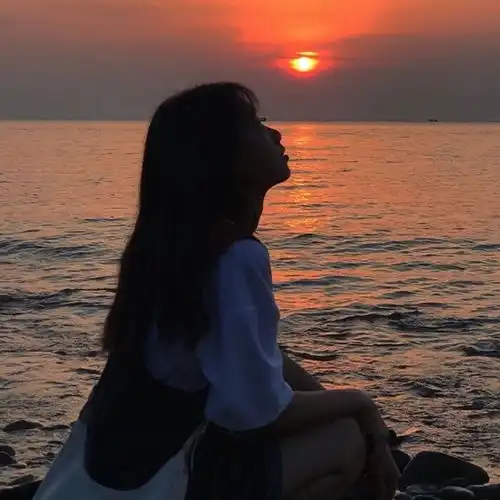有哪些很高冷的ins风女生头像