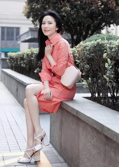 什么叫美人在骨不在皮看看俞飞鸿的日常私服,这状态太能打了