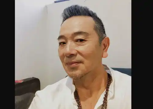 她和张晨光低调隐婚20年,不求名利,如今被张晨光宠成公主