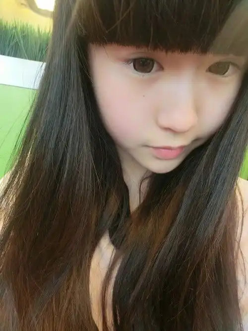 谁给10张左右16岁17也行女生照片,同一个人,别太妖媚