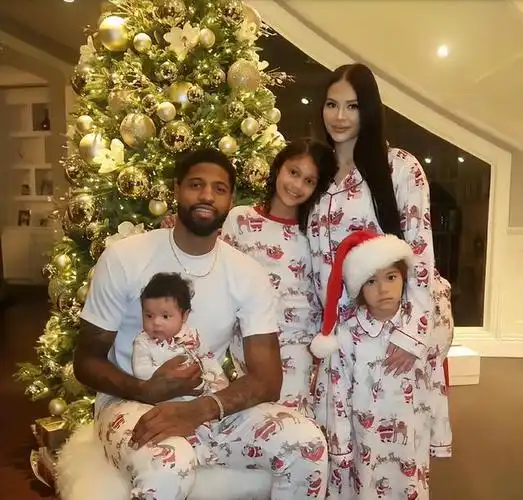 脱衣舞娘拒绝100万分手费,连生三子锁住nba巨星,获得2亿大合同