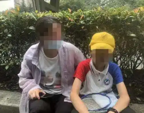 爸爸沉迷手机,11岁儿子气得离家出走,孩子的话引人深思