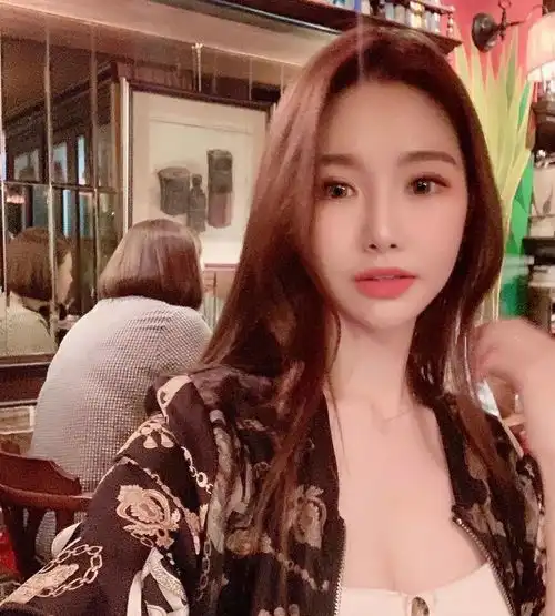 好美的小姐姐,清新脱俗,极致性感