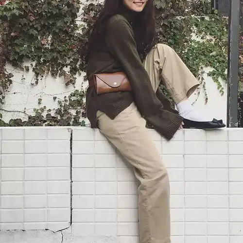 90后冷漠系少女示范极简风穿搭,借鉴她的私服风格绝对不可能撞衫