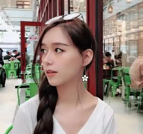 北大美女博士毕业当起网红,如今选择民办学校就职,年薪70万