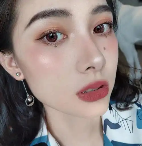圆脸女生别化韩妆了,俗气可爱的日妆更适合你,减龄显气质