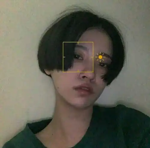 金孝善短发女神头像壁纸