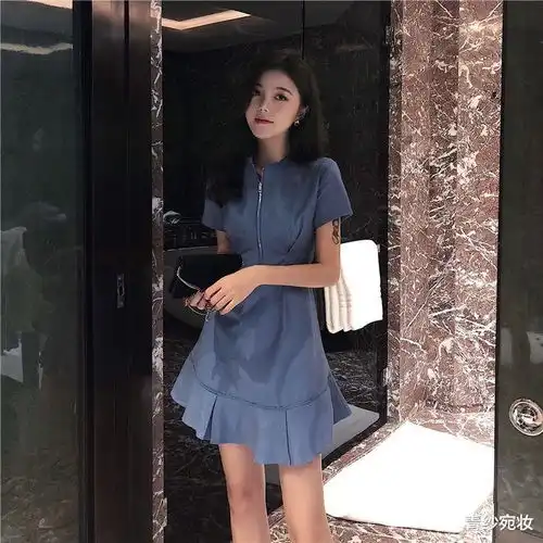 荷叶边的独特设计,勾勒出身材,强调了个性的女人味