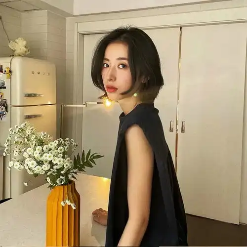 周雨彤头像美女必火