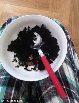 英国女子孕期患上异食癖每天必须吃砖块沙子