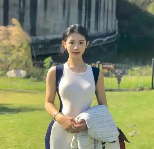 21岁厦门小姐姐,细腰蜜桃臀,除了健身,饮食很重要,减脂不反弹