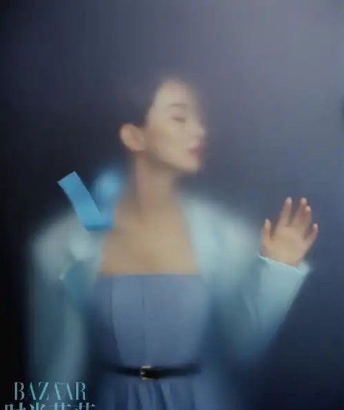 金鹰女神赵丽颖的穿搭告诉你甜美系女孩如何优雅又霸气