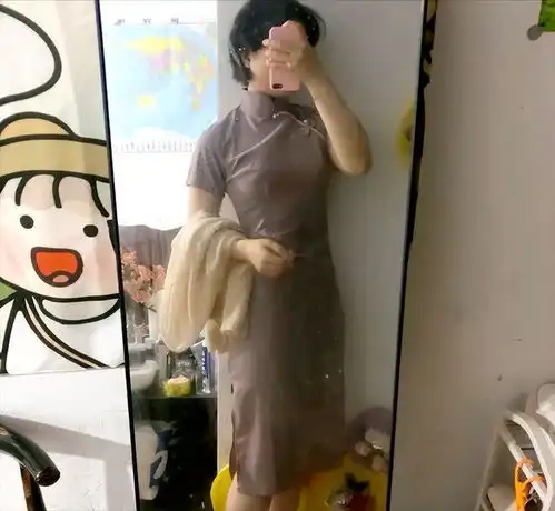 穿旗袍显得你很风尘,女生被大学老师私信吐槽,结局过分舒适