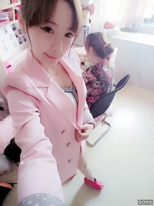 众美女网上嗮靓照跪求英雄联盟高手指导
