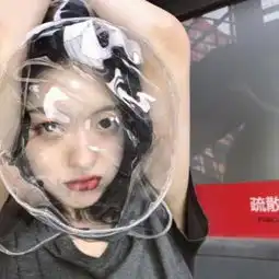 qq可爱搞怪女生头像2018精选心情不好的时候感觉全世界都完了