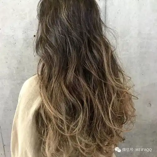 长卷发的不同造型,每一款都很优雅