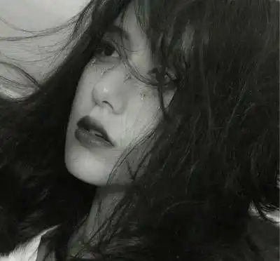 微丧氟西汀女头谢谢你的绝情,让我不再相信爱情